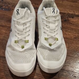On The Roger Women's White Athletic Shoes